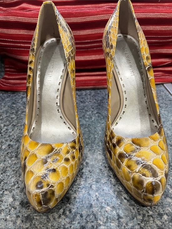 Gianni Bini Shoes - Gianni Bini Yellow Snake-Print Pointed Toe Pump